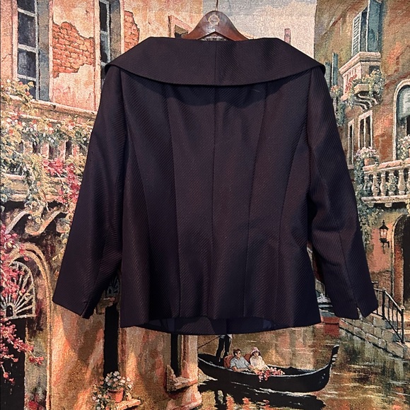 Sophisticated Navy Women's Blazer by Emily.  Size 8, Gorgeous 2 piece suit! - Picture 6 of 9